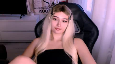 Kate online show from 10-16-25, 01:17