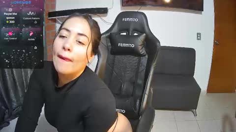 Snapshot of sweet10salome chatting on 11-15-25, 10:04 sweet10salome online show from 11-15-25, 10:04