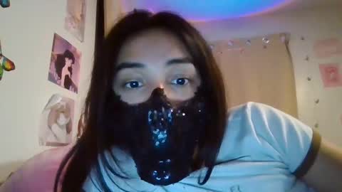 Snapshot of sweet249722 chatting on 02-10-25, 05:25 sweet249722 online show from 02-10-25, 05:25