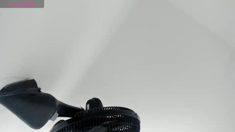 Snapshot of sweet__vanessa1 chatting on 09-16-25, 02:45 Vanessa online show from 09-16-25, 02:45