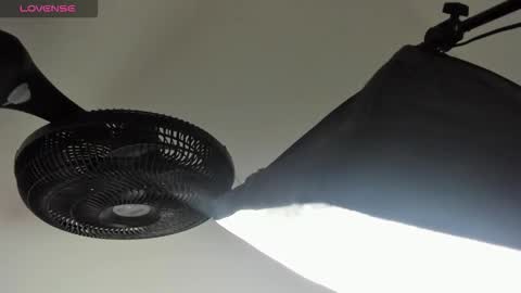 Snapshot of sweet__vanessa1 chatting on 10-21-25, 03:18 Vanessa online show from 10-21-25, 03:18