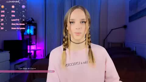 Snapshot of sweet_ali3s chatting on 10-09-25, 03:32 Call me Alis online show from 10-09-25, 03:32