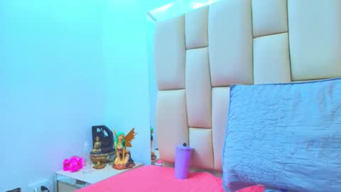 Amye  online show from 10-21-25, 07:14