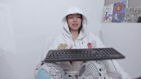 Snapshot of sweet_and_wild05 chatting on 11-25-25, 05:24 Julieta online show from 11-25-25, 05:24