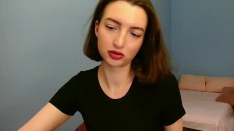 Snapshot of sweet_baby_miranda_ chatting on 12-12-24, 12:27 Miranda online show from 12-12-24, 12:27