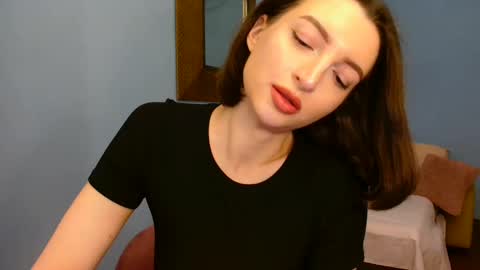 Snapshot of sweet_baby_miranda_ chatting on 12-14-24, 12:44 Miranda online show from 12-14-24, 12:44