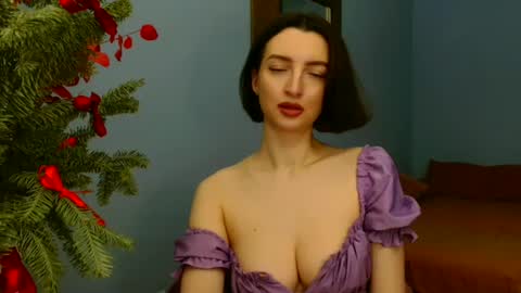 Snapshot of sweet_baby_miranda_ chatting on 12-28-24, 01:39 Miranda online show from 12-28-24, 01:39