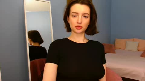 Snapshot of sweet_baby_miranda_ chatting on 02-01-25, 03:52 Miranda online show from 02-01-25, 03:52