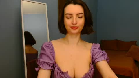 Snapshot of sweet_baby_miranda_ chatting on 02-09-25, 01:44 Miranda online show from 02-09-25, 01:44