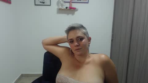 Snapshot of sweet_bianca1 chatting on 09-11-25, 01:06 Bianca online show from 09-11-25, 01:06