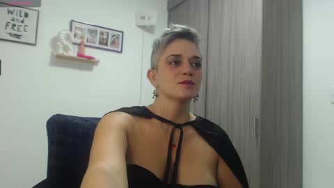 Snapshot of sweet_bianca1 chatting on 10-09-25, 02:09 Bianca online show from 10-09-25, 02:09