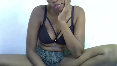 sweet_brown9 online show from 09-18-25, 08:16