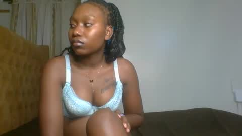 Camila online show from 02-02-26, 01:59