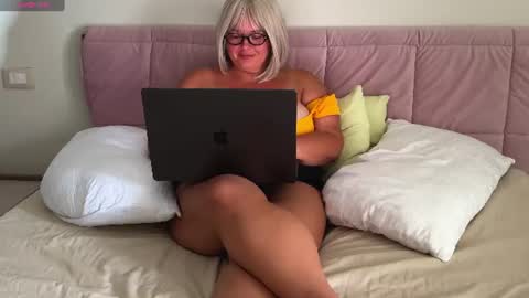 Snapshot of sweet_car0line_ chatting on 07-26-26, 01:18 Caroline online show from 07-26-26, 01:18
