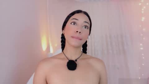 Snapshot of sweet_carine chatting on 03-02-26, 12:56 camil online show from 03-02-26, 12:56
