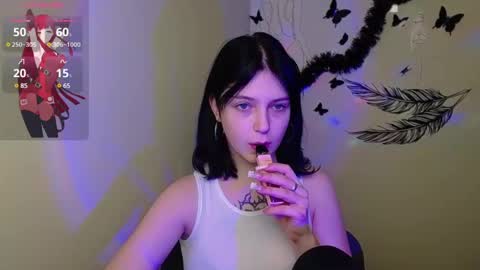 Snapshot of sweet_cherryg chatting on 02-22-25, 01:13 Ivy online show from 02-22-25, 01:13