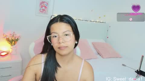 sweet_dania_ online show from 09-20-25, 09:54