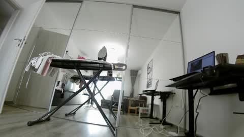 Snapshot of sweet_ella chatting on 05-04-26, 06:20 online show from 05-04-26, 06:20