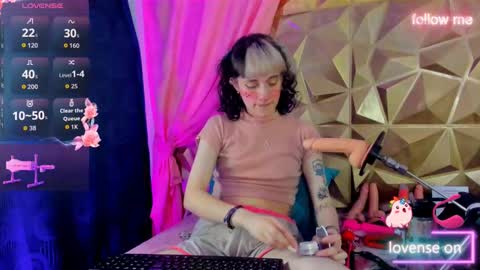  emmili  online show from 09-26-25, 12:20