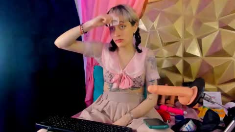  emmili  online show from 10-01-25, 12:22