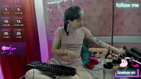  emmili  online show from 11-14-25, 12:15