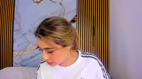 Snapshot of sweet_flame_ chatting on 10-22-25, 07:46 sweet_flame_ online show from 10-22-25, 07:46