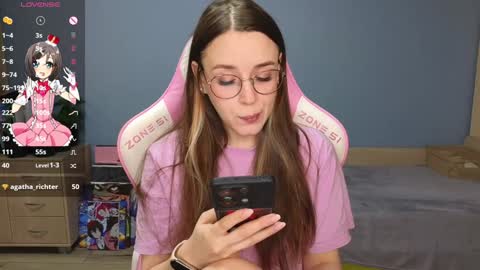 Snapshot of sweet_frosty chatting on 12-25-24, 02:57 Alice online show from 12-25-24, 02:57