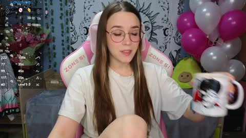 Snapshot of sweet_frosty chatting on 01-21-25, 02:43 Alice online show from 01-21-25, 02:43