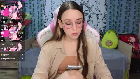 Snapshot of sweet_frosty chatting on 02-12-25, 04:01 Alice online show from 02-12-25, 04:01