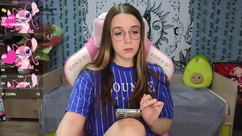 Snapshot of sweet_frosty chatting on 02-13-25, 04:00 Alice online show from 02-13-25, 04:00