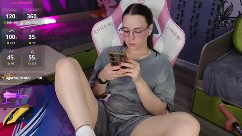 Snapshot of sweet_frosty chatting on 10-24-25, 03:58 Alice online show from 10-24-25, 03:58