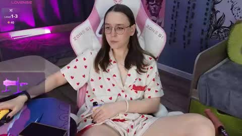 Snapshot of sweet_frosty chatting on 10-26-25, 03:12 Alice online show from 10-26-25, 03:12