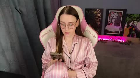 Alice online show from 05-04-26, 03:57