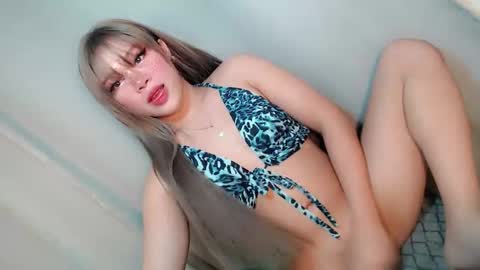 Snapshot of sweet_honeylove chatting on 03-18-26, 11:52 Anisha online show from 03-18-26, 11:52