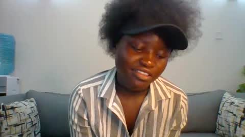Snapshot of sweet_jenica chatting on 01-27-25, 05:03 ESTHER NEEMA online show from 01-27-25, 05:03