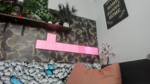 Alesy online show from 12-18-24, 12:40