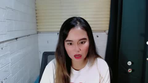 Snapshot of sweet_laika chatting on 01-08-25, 02:35 LAIKA online show from 01-08-25, 02:35