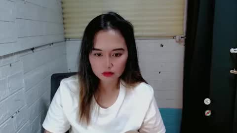 Snapshot of sweet_laika chatting on 01-11-25, 06:03 LAIKA online show from 01-11-25, 06:03
