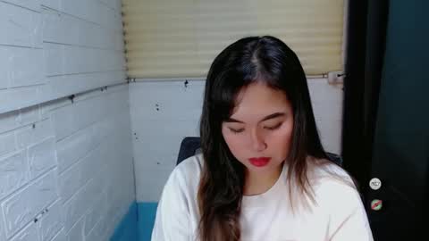 Snapshot of sweet_laika chatting on 01-15-25, 02:49 LAIKA online show from 01-15-25, 02:49