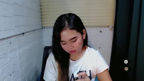 Snapshot of sweet_laika chatting on 01-17-25, 05:53 LAIKA online show from 01-17-25, 05:53