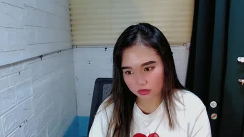 Snapshot of sweet_laika chatting on 01-21-25, 03:04 LAIKA online show from 01-21-25, 03:04