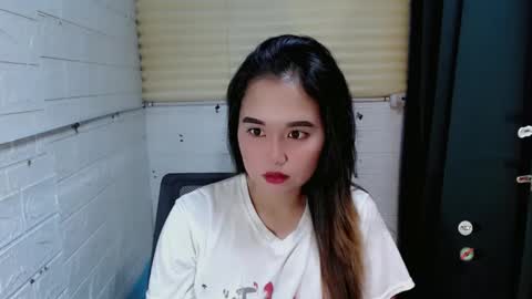 Snapshot of sweet_laika chatting on 01-24-25, 04:05 LAIKA online show from 01-24-25, 04:05