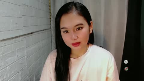 Snapshot of sweet_laika chatting on 02-15-25, 06:01 LAIKA online show from 02-15-25, 06:01