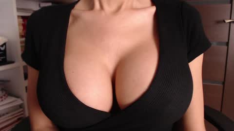 Snapshot of sweet_lil_thing chatting on 10-20-25, 07:42 Jen online show from 10-20-25, 07:42
