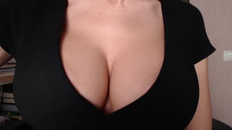 Snapshot of sweet_lil_thing chatting on 11-12-25, 07:53 Jen online show from 11-12-25, 07:53