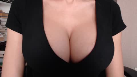 Snapshot of sweet_lil_thing chatting on 11-14-25, 05:28 Jen online show from 11-14-25, 05:28