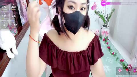 Snapshot of sweet_lily0 chatting on 10-23-25, 07:23 Lily online show from 10-23-25, 07:23