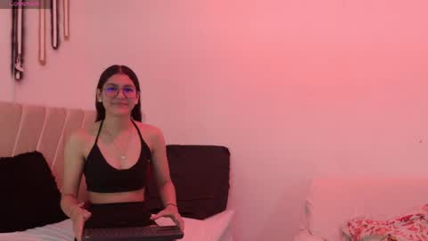 Mia online show from 05-02-26, 12:32