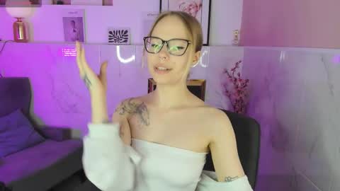 Lucy online show from 03-12-26, 01:50