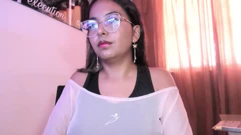 Snapshot of sweet_m00n__ chatting on 03-17-26, 04:43 Camile online show from 03-17-26, 04:43